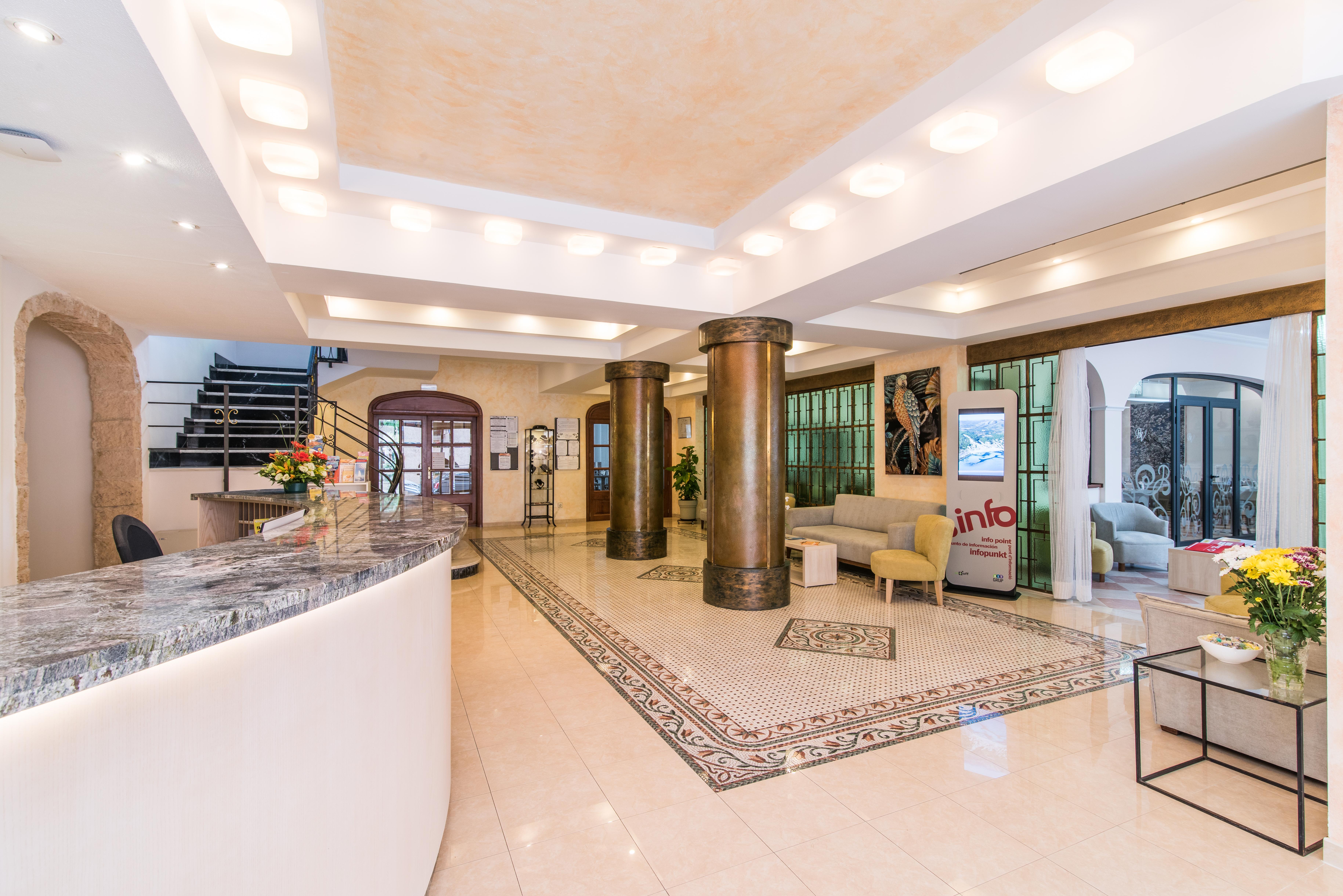 Hotel Baviera Cala Ratjada  Exterior foto